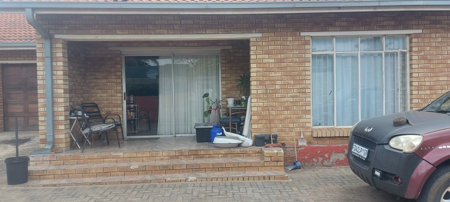 16 Bedroom Property for Sale in Oos Einde North West